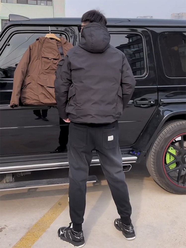 THE NEW MENS JACKET IN WINTER IS VERSATILE FASHIONABLE AND CASUAL TOP AND THE INTERNET CELEBRITY HAS THE SAME CONTRASTING OVERALLS AND HANDSOME HOODED COTTON JACKET