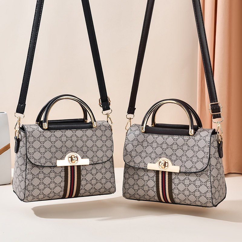 包包女斜挎包简约百搭大气女包2026新款小方包高级感轻奢手提包