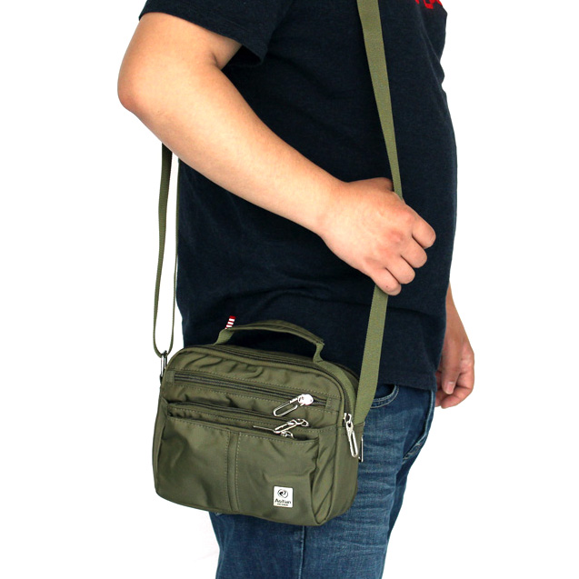 单肩斜跨尼龙牛津布户外休闲包