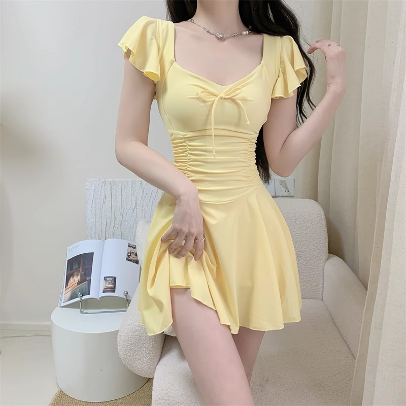 泳衣女高级感2025新款连体裙式保守遮肚显瘦小胸聚拢温泉度假泳装