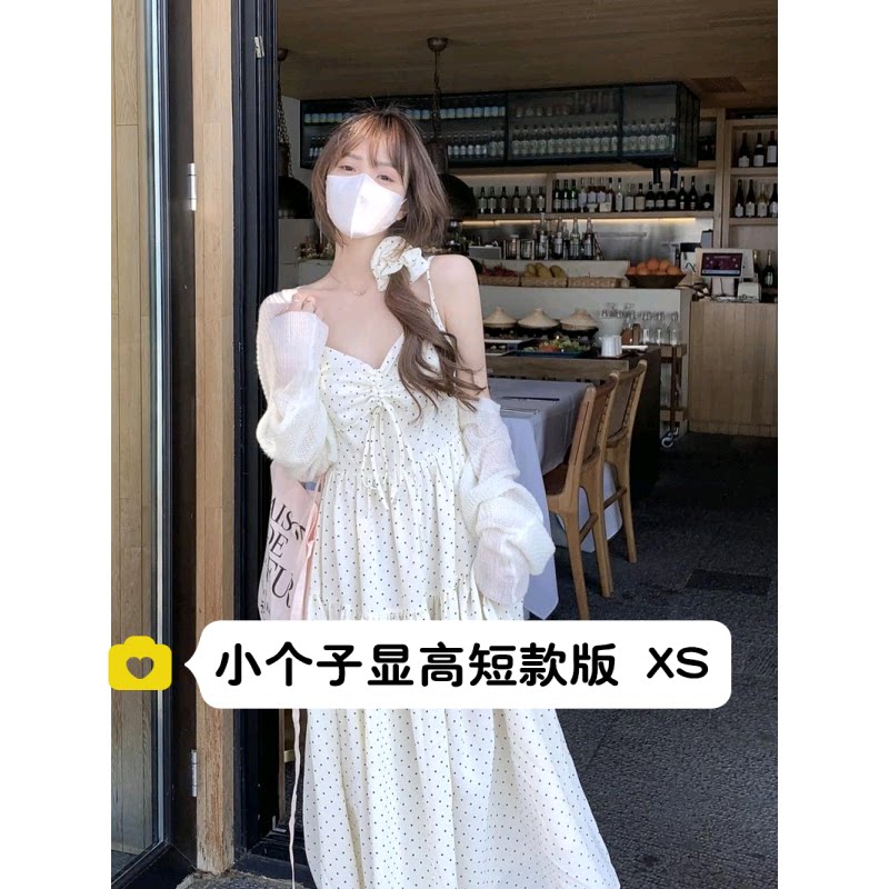 小个子温柔系V领波点吊带连衣裙