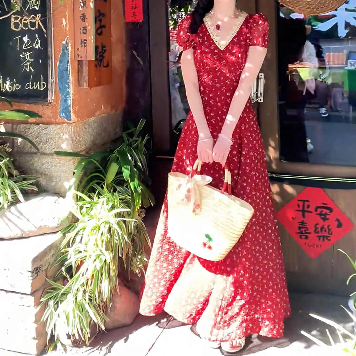 夏季新款小个子法式红色碎花短袖连衣裙度假风明媚穿搭收腰中长裙