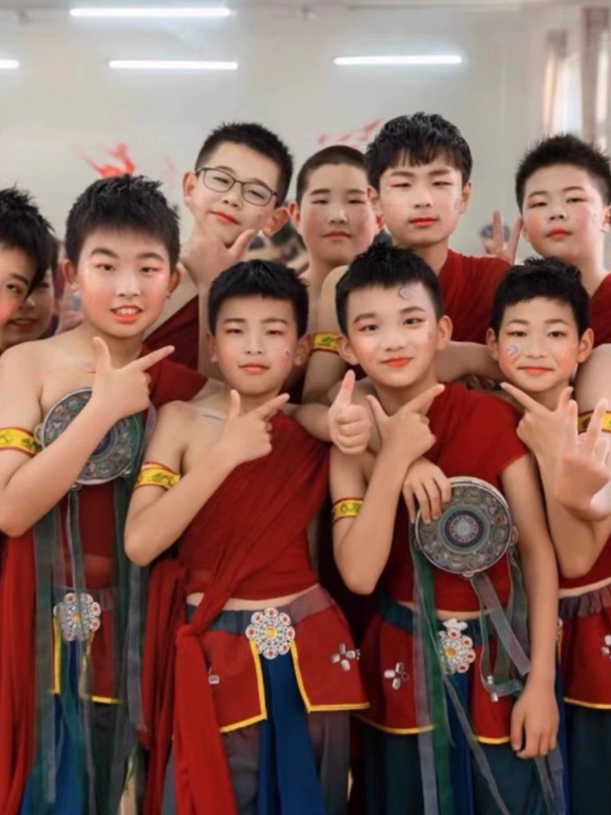 男童飞天乐鼓敦煌舞蹈服装儿童演出服壁画旋鼓飘敦煌上铃鼓舞服装