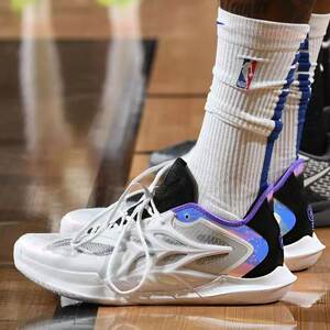 颂扬体育 正品保证李宁闪击12男子䨻科技回弹耐磨防滑低帮突破型实战篮球鞋ABAV069