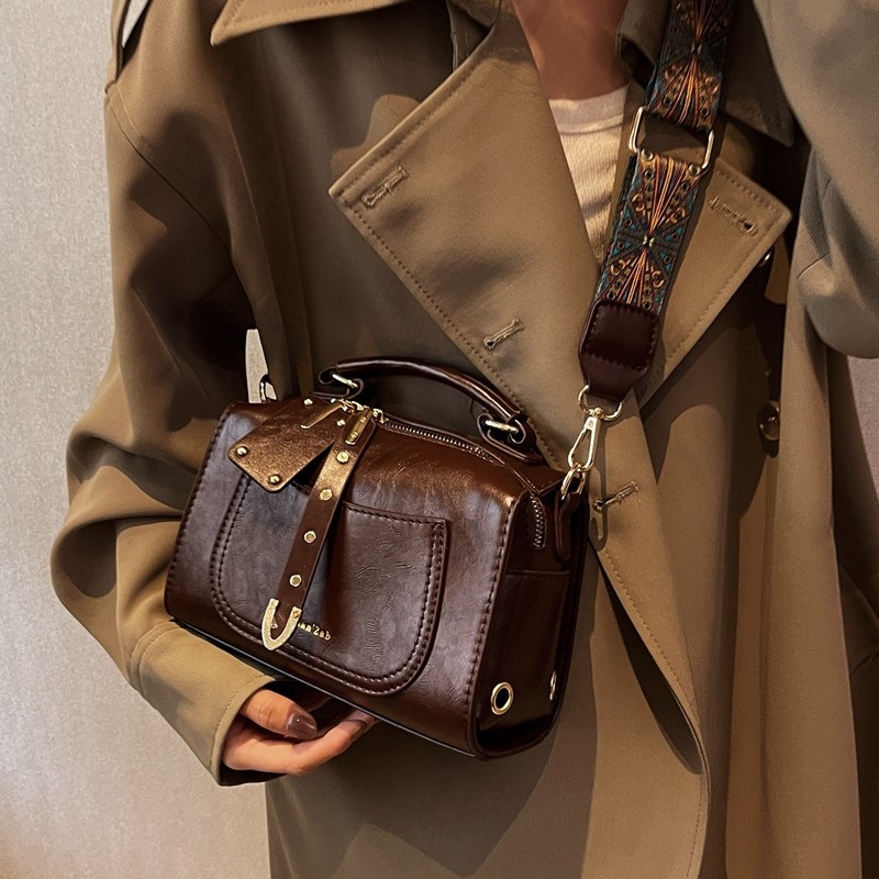 秋冬小众设计包包女2025新款时尚宽肩带斜挎包高级质感手提小方包,箱包皮具/热销女包/男包,通用款女包,淘宝优惠券,粉丝福利购,淘宝优惠卷