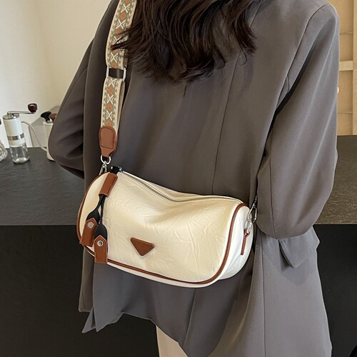 时尚宽带斜挎包通勤单肩枕头包