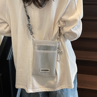 网眼镂空小包包女2026新款休闲百搭迷你斜挎包春夏散步运动手机包