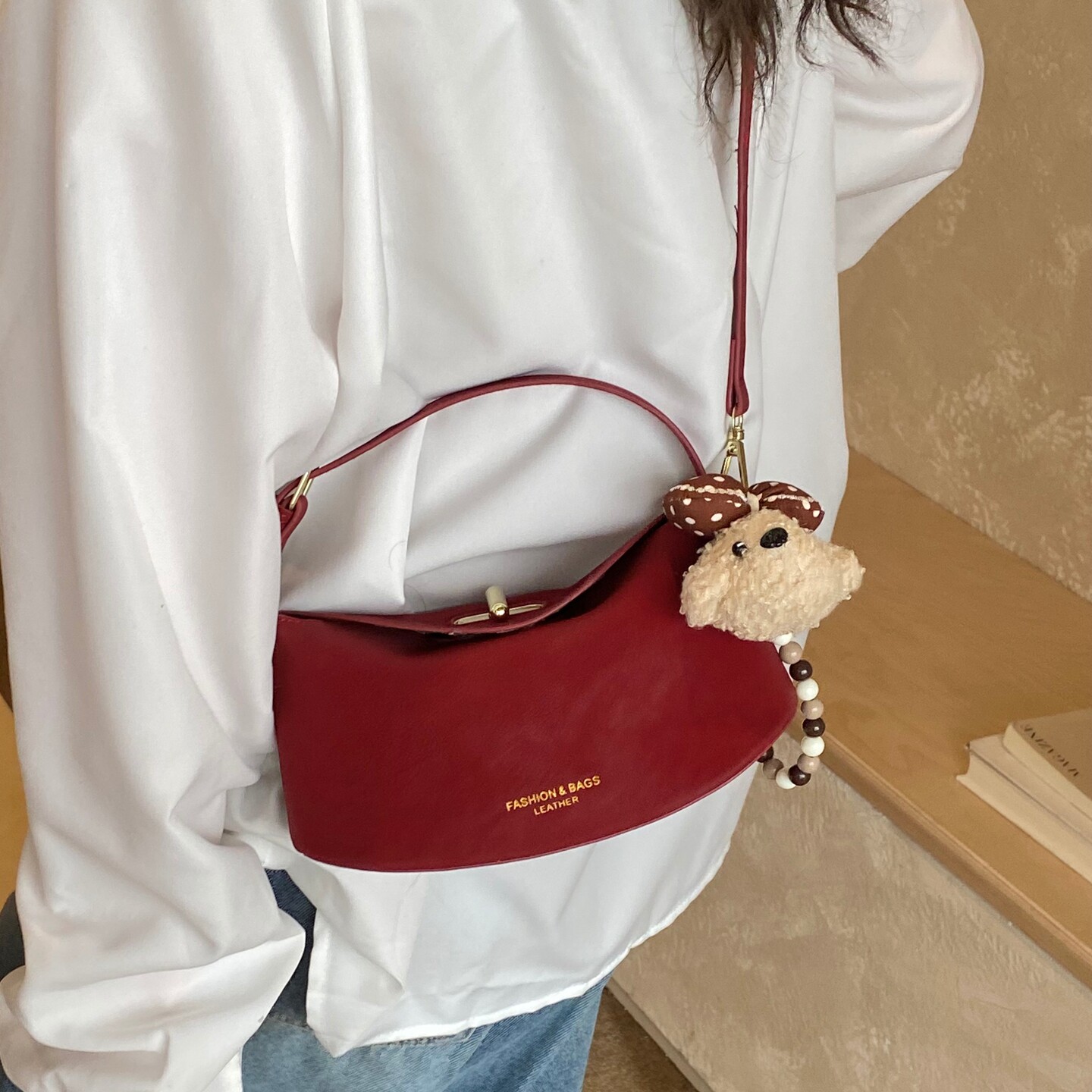 超火红色小包包女士2026新款高级感洋气百搭斜挎包韩系手提马鞍包