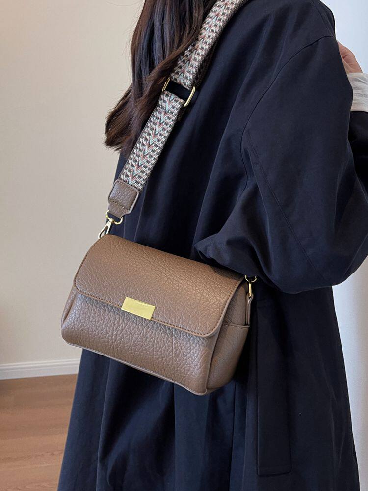 Borsa a tracolla piccola da donna, elegante e raffinata, con texture retrò, nuova collezione 2026, versatile e alla moda, con ampia tracolla, ideale per pendolari e come cuscino da spalla._voghion.com