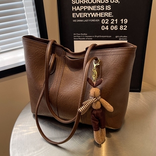 秋冬复古大容量包包女2025新款上班通勤单肩包软皮简约百搭托特包