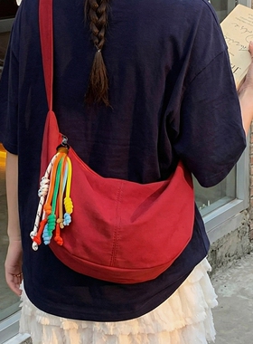 红色尼龙帆布包女2026新款夏季轻便运动单肩包学生通勤斜挎饺子包
