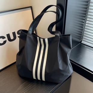 慵懒风帆布包女2026新款短途旅行手提袋大容量学生上课通勤托特包