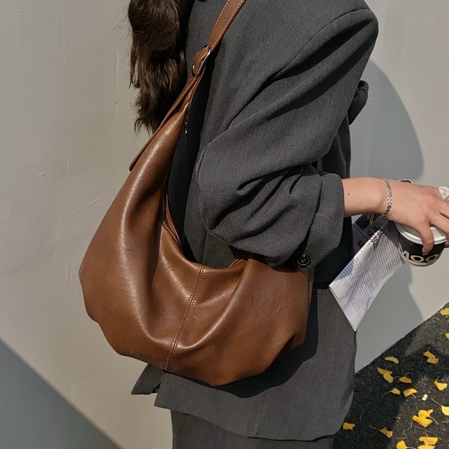 复古小众设计包包女2026新款秋冬休闲单肩包大容量通勤斜挎饺子包