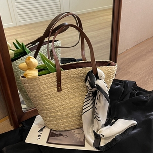 草编包包女大容量休闲海边度假沙滩包夏季流行编织单肩托特水桶包