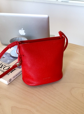 韩版红色小包包女2026新款春夏超火小众百搭单肩斜挎水桶包新娘包