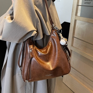 秋冬复古大容量双肩包女2025新款通勤旅行包多功能单肩斜挎托特包