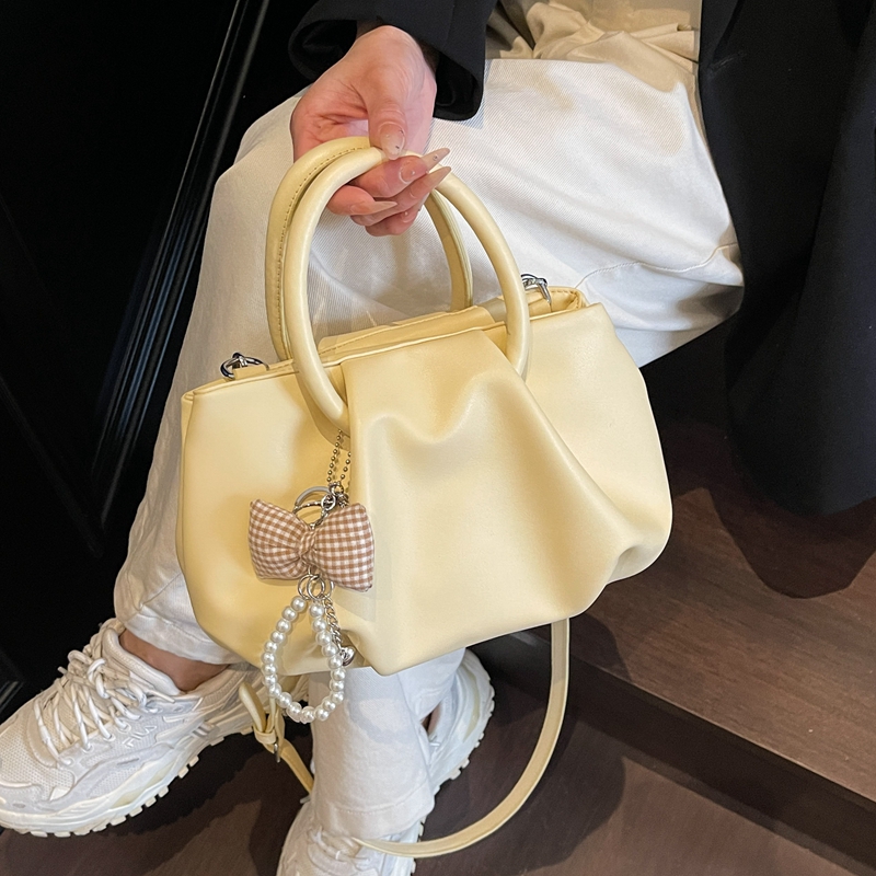 夏天超火小众包包女2025新款时尚流行斜挎包高级感手提褶皱云朵包