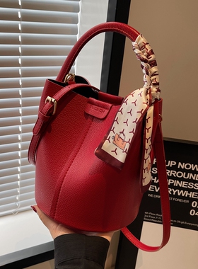 婚包高级感小众包包女包大容量百搭手提水桶包红色结婚新娘斜挎包