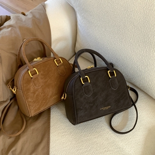 春夏高级感包包女2026新款韩系时尚百搭斜挎包超火复古手提枕头包