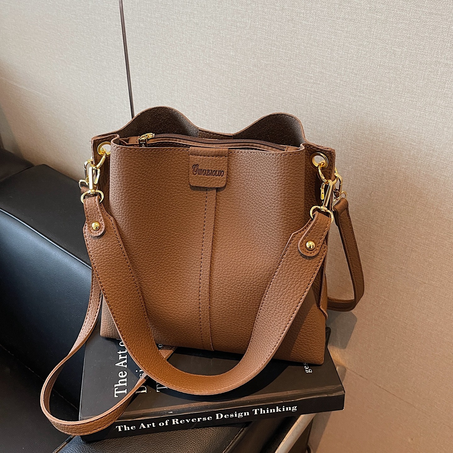 秋冬复古大容量包包女2025新款上班通勤单肩腋下包休闲斜挎水桶包,箱包皮具/热销女包/男包,通用款女包,淘宝优惠券,粉丝福利购,淘宝优惠卷