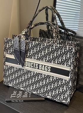 网红高级感帆布单肩包女2026新款流行手提通勤托特包大容量购物袋