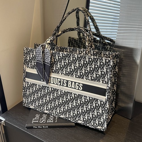 高级感大容量时尚流行通勤托特包