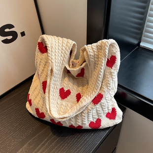 今年流行包包女2026新款手工毛线针织包爆款爱心大容量单肩托特包