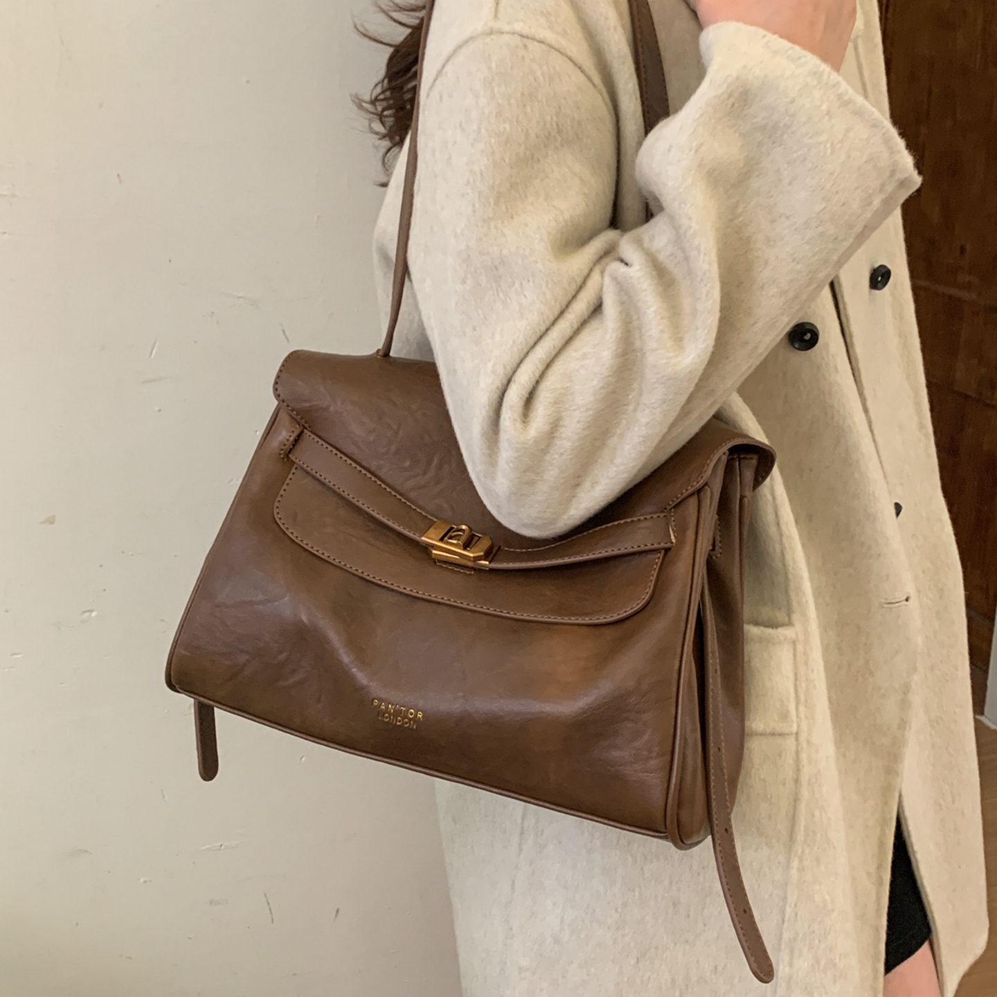 英伦风复古公文包女2025新款秋冬时尚单肩腋下包大容量通勤斜挎包