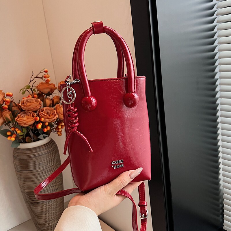 红色手机包包女2026新款秋冬超火手提包小拎包遛弯散步休闲斜挎包