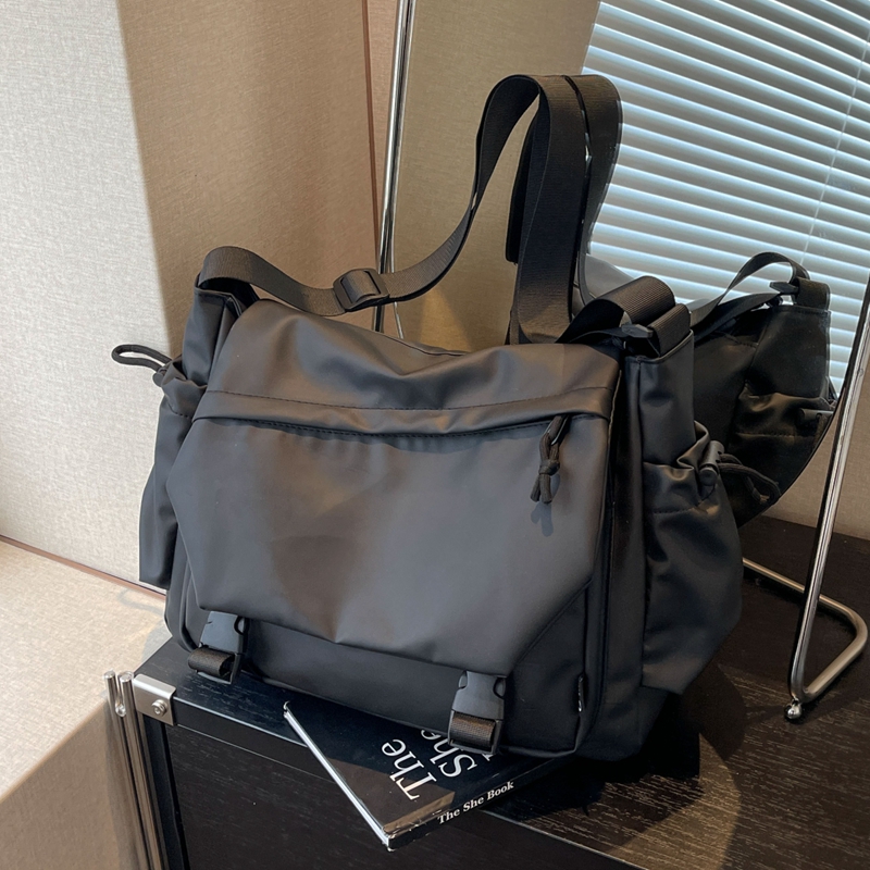 夏天外出旅行休闲单肩斜挎邮差包