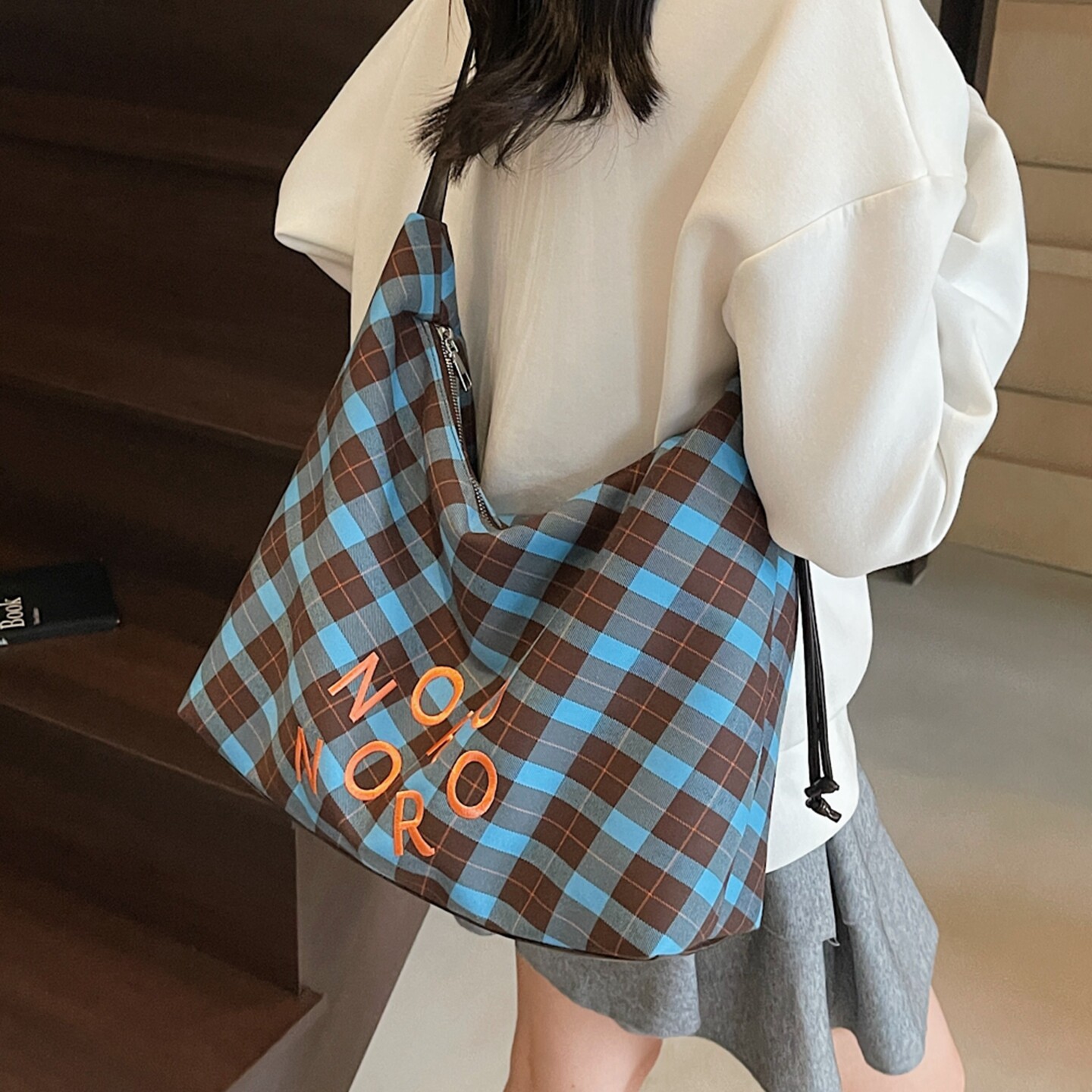 慵懒风格子帆布包女2026新款韩版休闲托特包大容量通勤单肩斜挎包