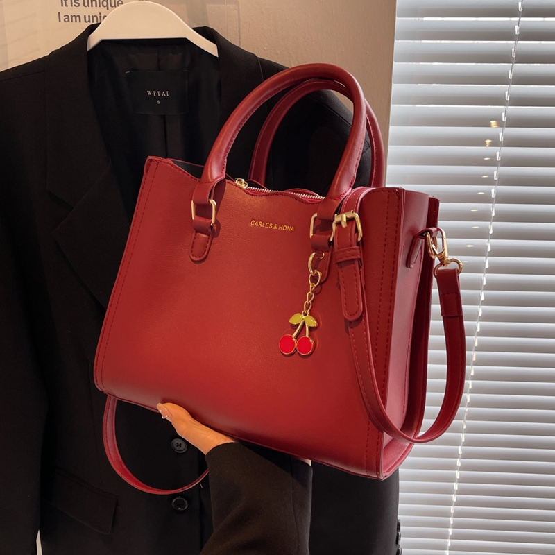 高级感红色包包女2025新款时尚结婚新娘包大容量手提百搭斜挎婚包