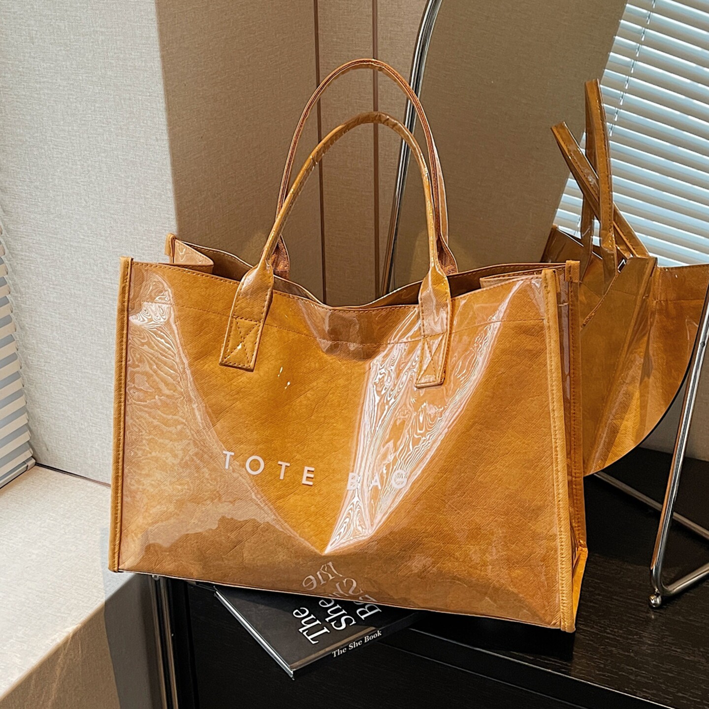 夏季大容量牛皮纸果冻包女新款透明防水手提袋上班通勤单肩托特包