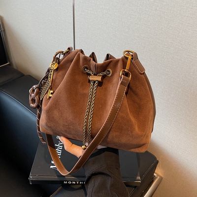 复古百搭磨砂单肩斜挎水桶包