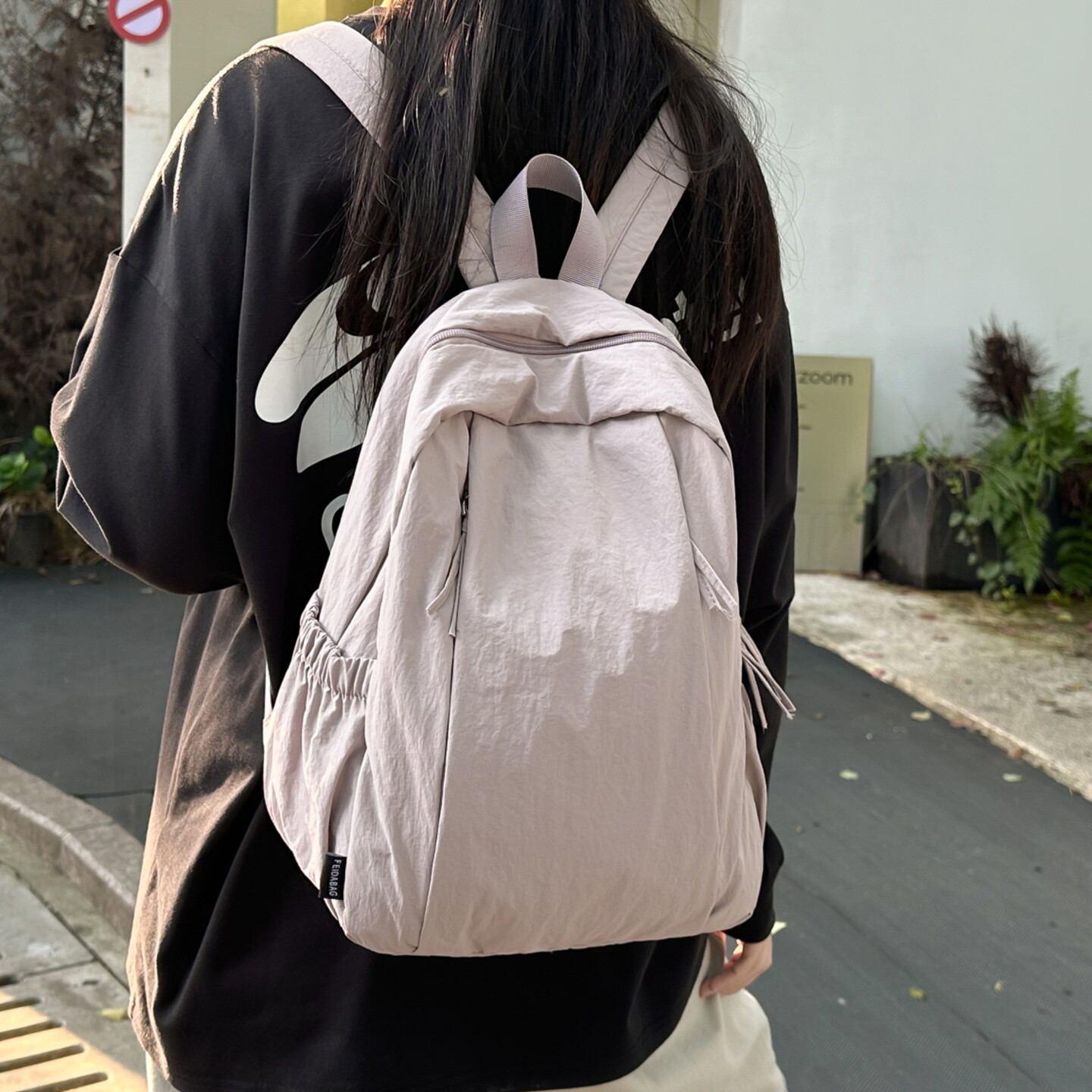 纯色双肩包女2026新款女士大容量电脑小书包简约外出旅游轻便背包