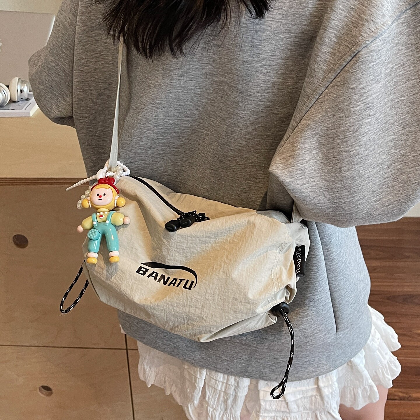 尼龙布包休闲通勤单肩斜挎饺子包图片