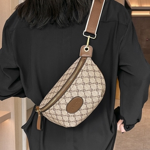 高级感包包女士2025新款时尚流行百搭宽带斜挎胸包设计感小众腰包