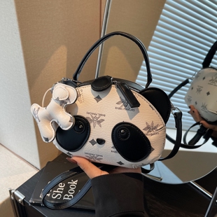 小众设计包包女士2026新款 流行印花斜挎包超火精致手提熊猫包 时尚