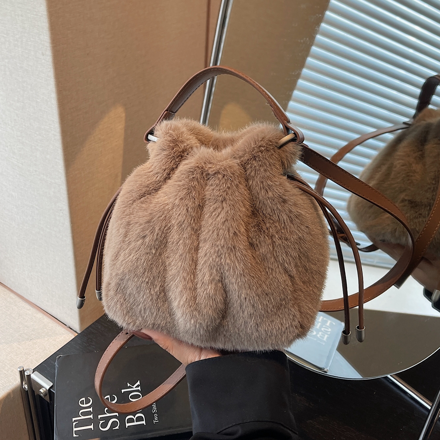 冬季毛绒斜挎包超火手提毛毛包