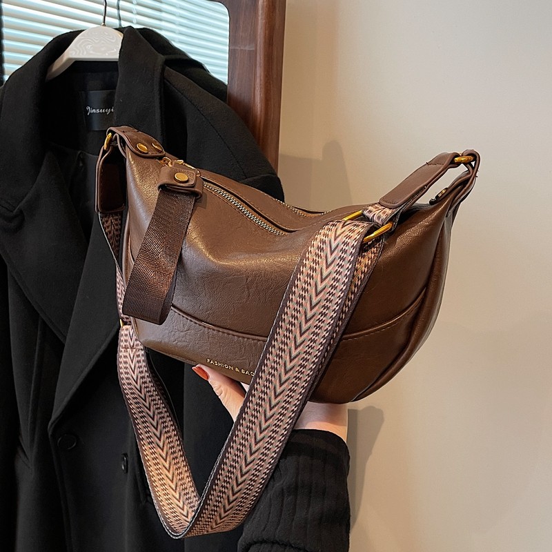 今年流行包包饺子包女2025新款秋冬时尚复古单肩包百搭宽带斜挎包,箱包皮具/热销女包/男包,通用款女包,淘宝优惠券,粉丝福利购,淘宝优惠卷