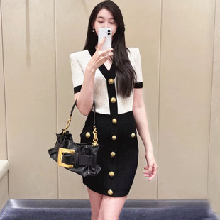 包臀V領(lǐng)短袖 小香風名媛2025夏季 新款 黑白撞金屬扣修身 針織連衣裙