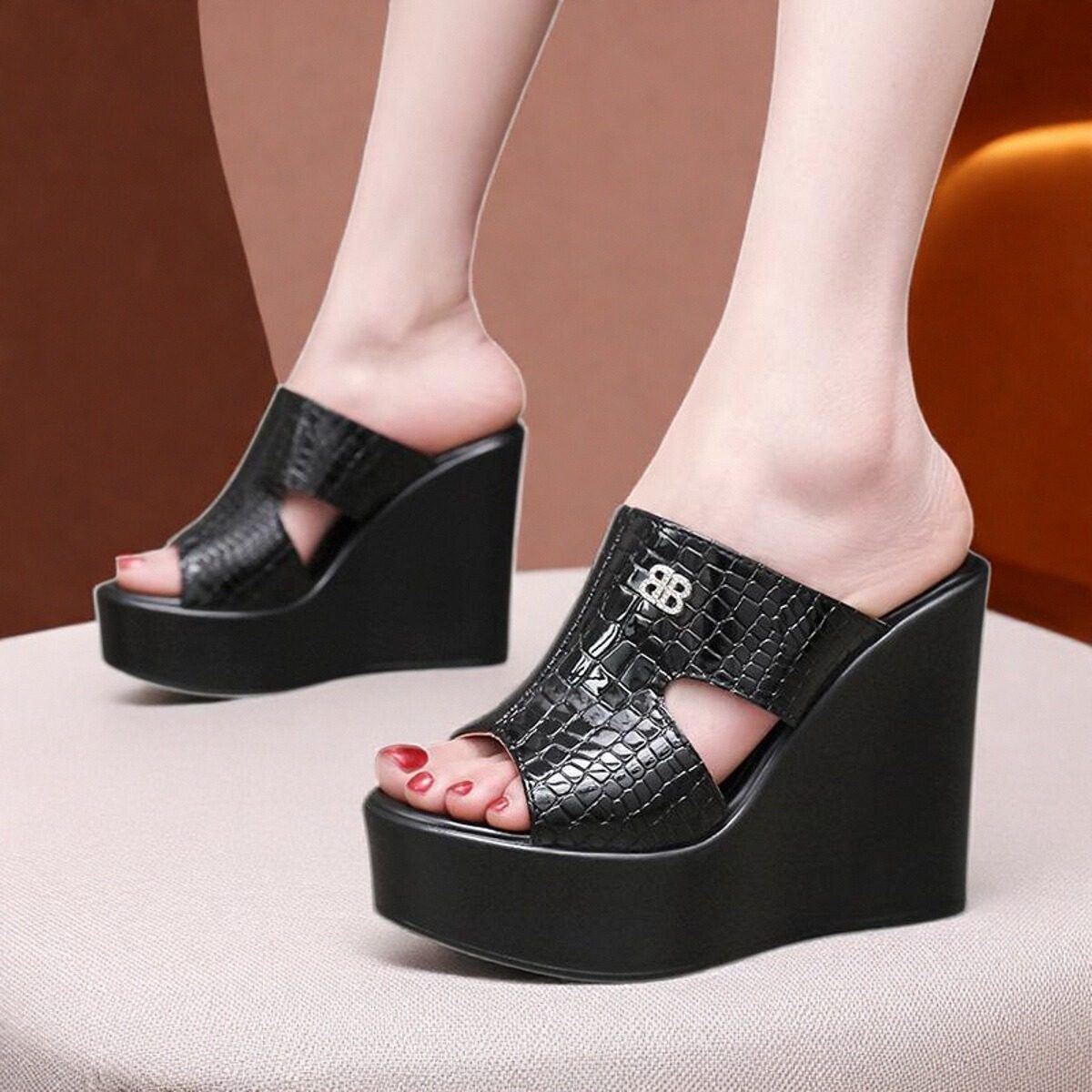 伊霖斯薇超高跟坡跟凉拖鞋夏新款松糕厚底防水台漆皮女式小码拖鞋