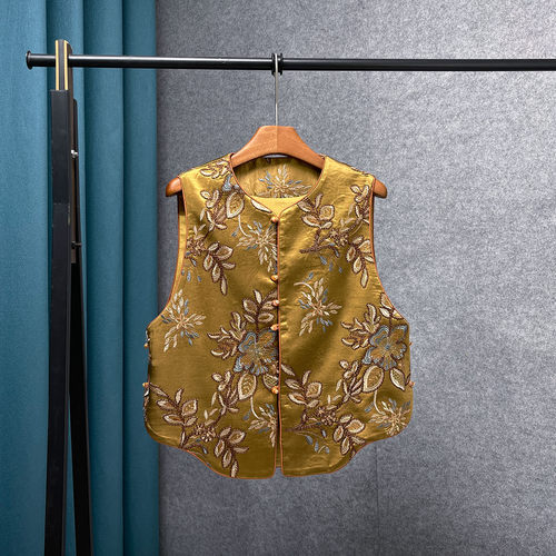 新中式国风刺绣马甲女