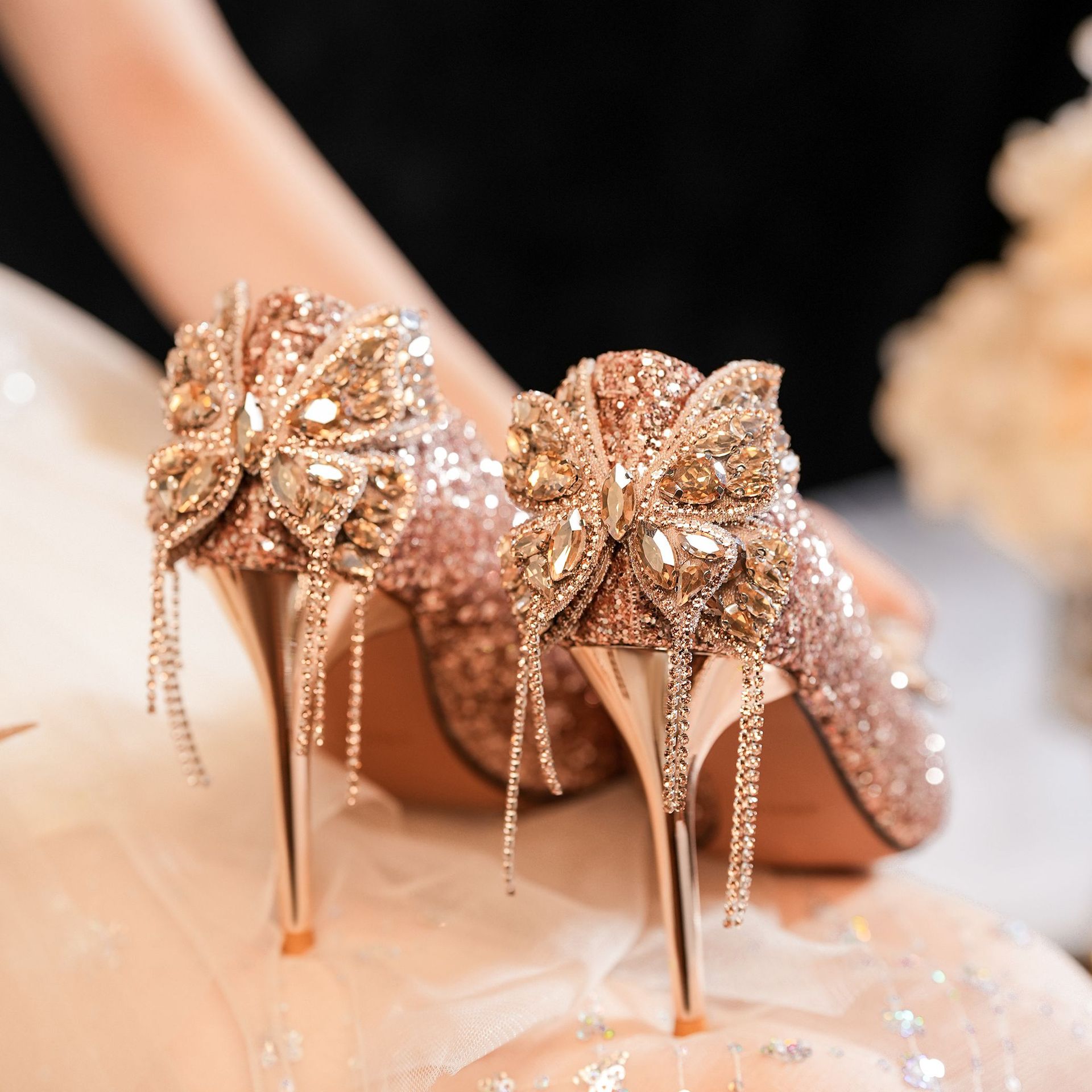 蝴蝶水钻流苏婚鞋亮晶晶宴会奢华高跟鞋女气质尖头细跟单鞋订婚鞋