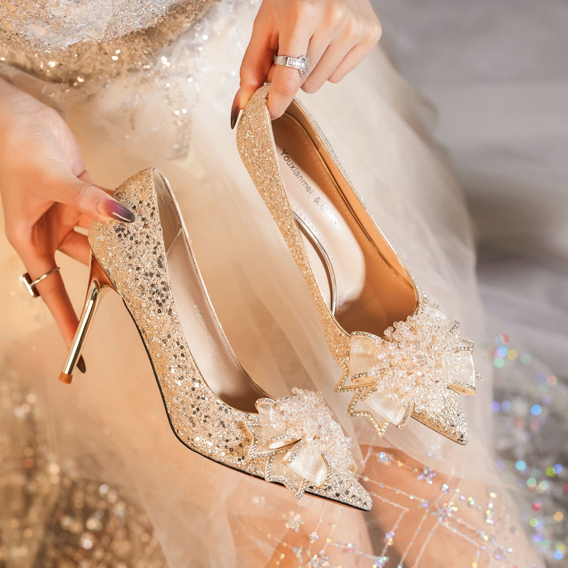 绝美蝴蝶结水晶串珠尖头高跟鞋女高级感亮晶晶订婚鞋宴会礼服婚鞋