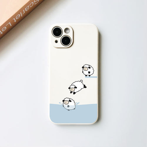 原创呆萌洗澡小羊适用iPhone17promax手机壳华为Pura90荣耀600vivos50/qoo13/OPPOreno14/findx9小米17苹果16