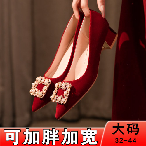 绝美不累脚新娘婚鞋脚宽脚肥方扣丝绒红色秀禾订婚高跟鞋大码4144
