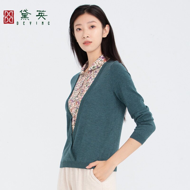 黛英冬季新品简约时尚休息百搭翠绿色小衫 SAN4263