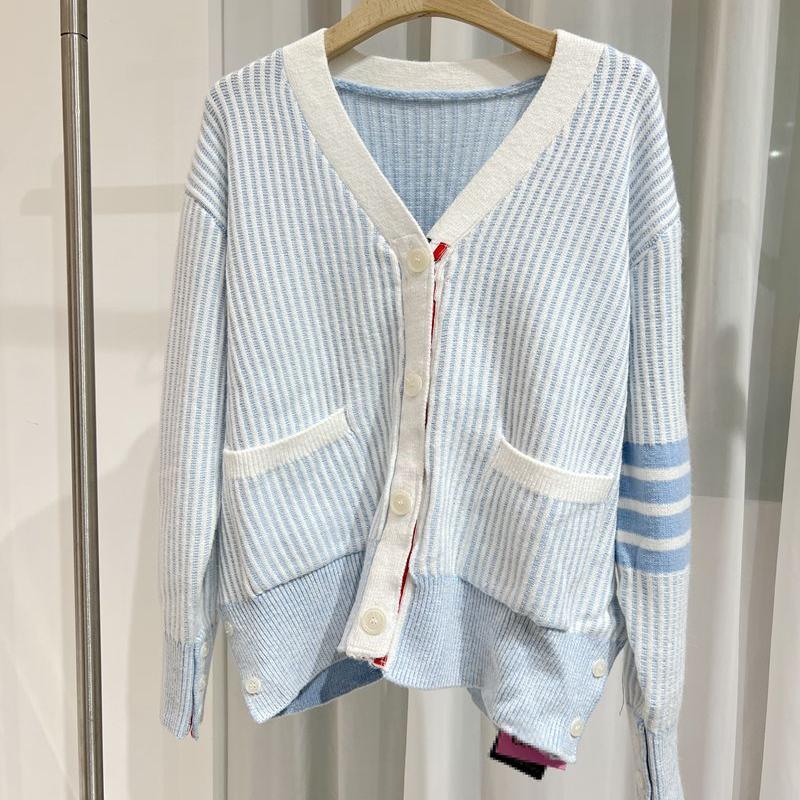 A系列 2025春季新款女装 时尚休闲百搭V领针织开衫女毛衣外套7295