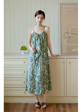 弥古绿色碎花连衣裙宽松法式度假吊带裙女2026夏季新款海边沙滩裙